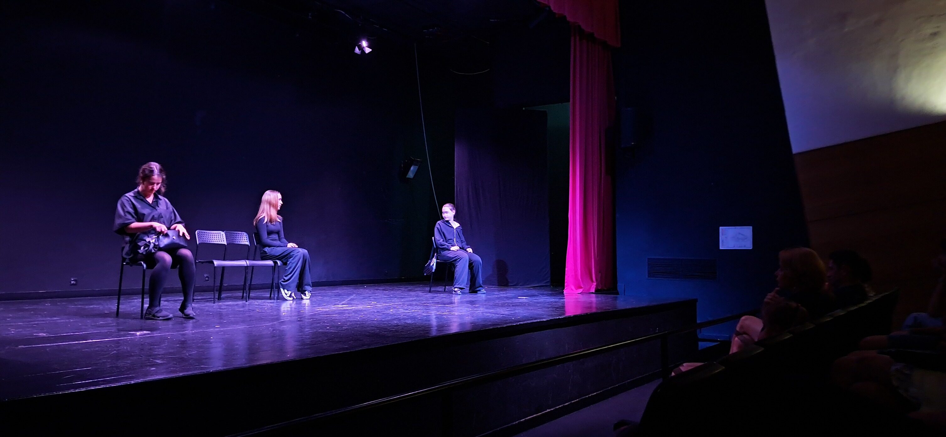 Espectáculo de teatro no Auditório Natália Correia do Centro Cultural de Carnide