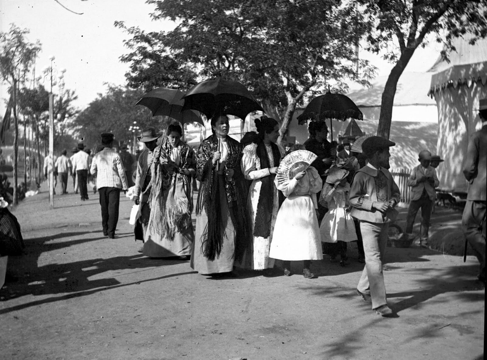 Feira da Luz — vista geral da feira centenária de Carnide