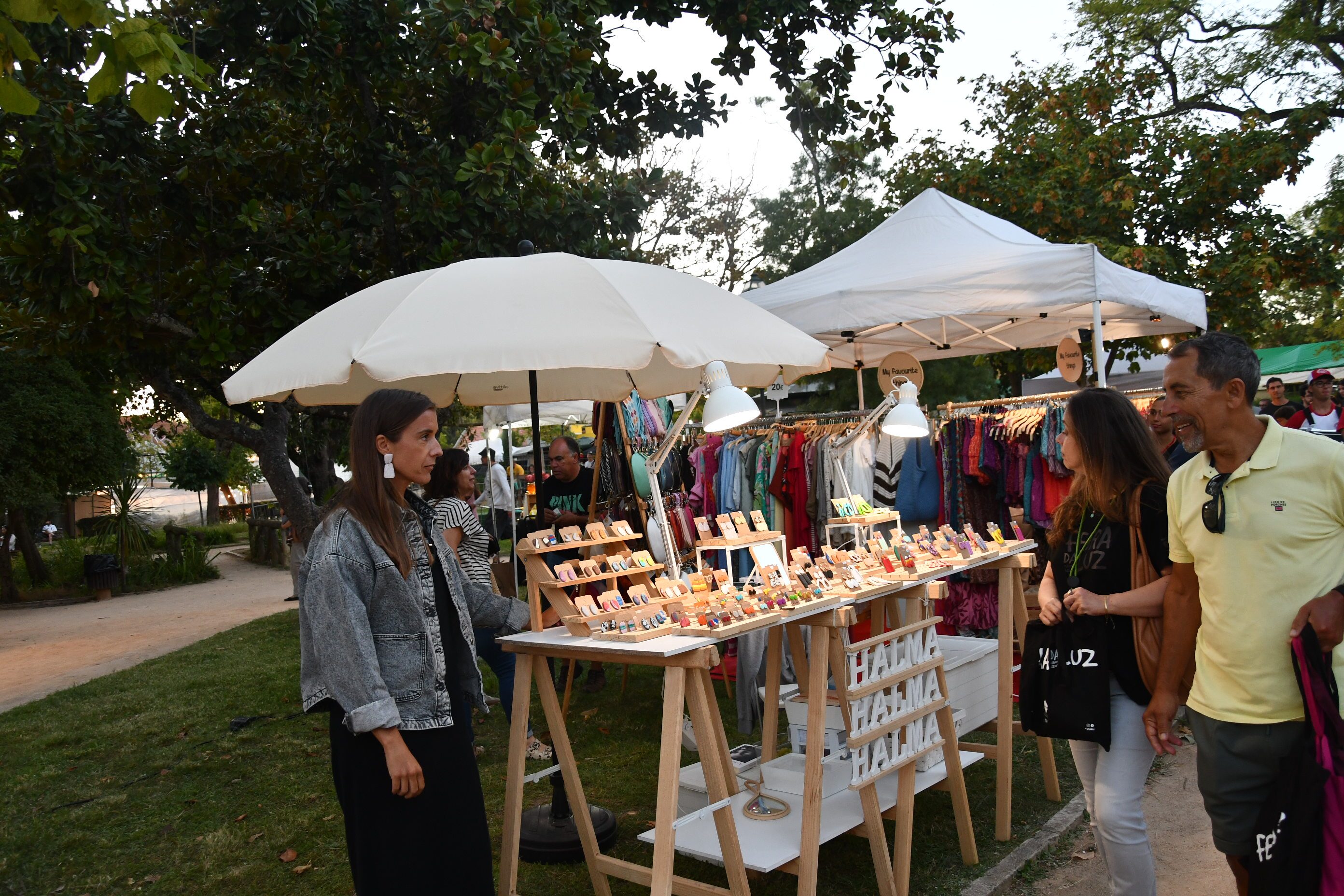 Feira da Luz — bancas e artesanato
