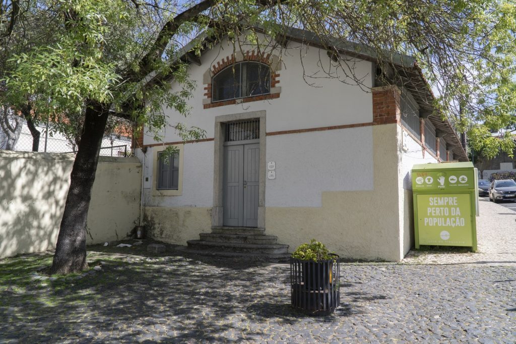 Fachada exterior do Lavadouro Público de Carnide